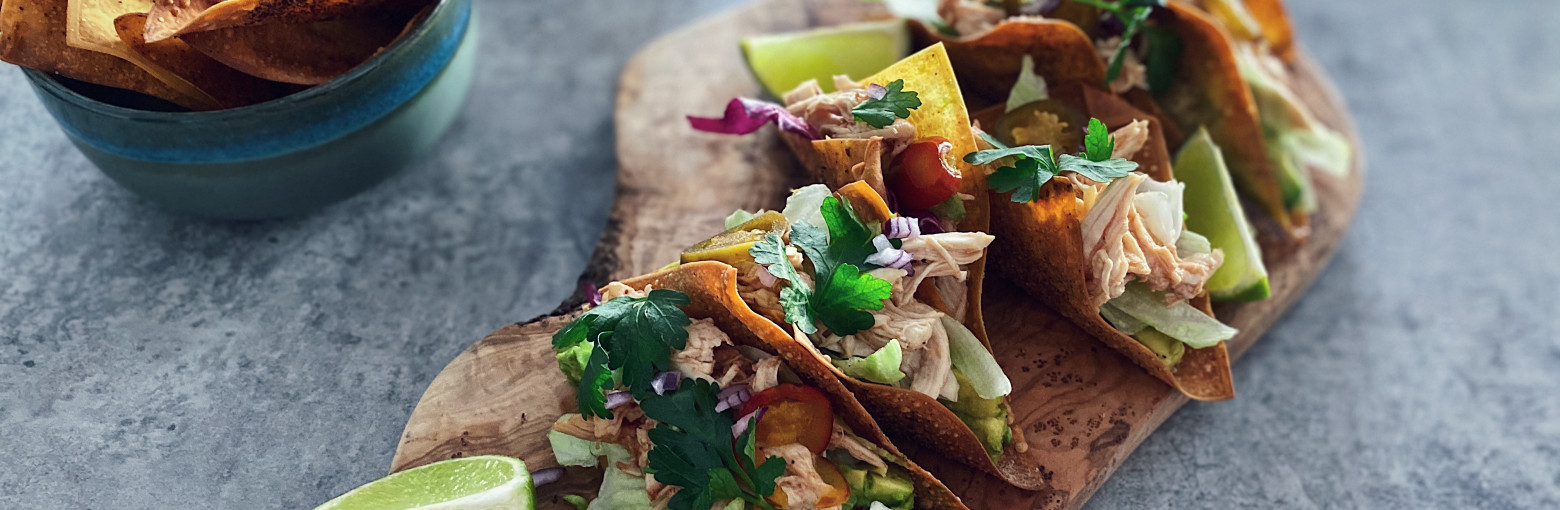 Barbecue chicken wonton taco's