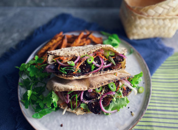 Crispy tempeh pita